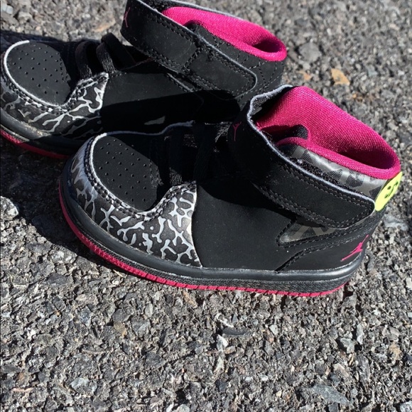 Girls Jordan size 4c like new! - Picture 2 of 2